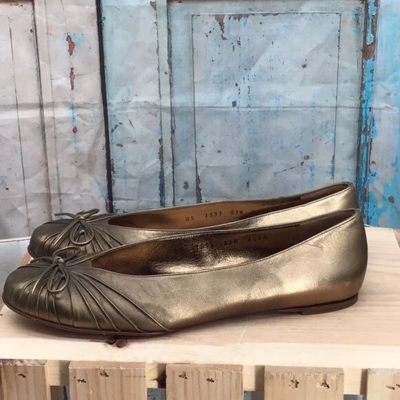 Salvatore Ferragamo Womans 8.5 AA Narrow Metallic Bronze Gold Toned Leather Ball - Picture 6 of 10